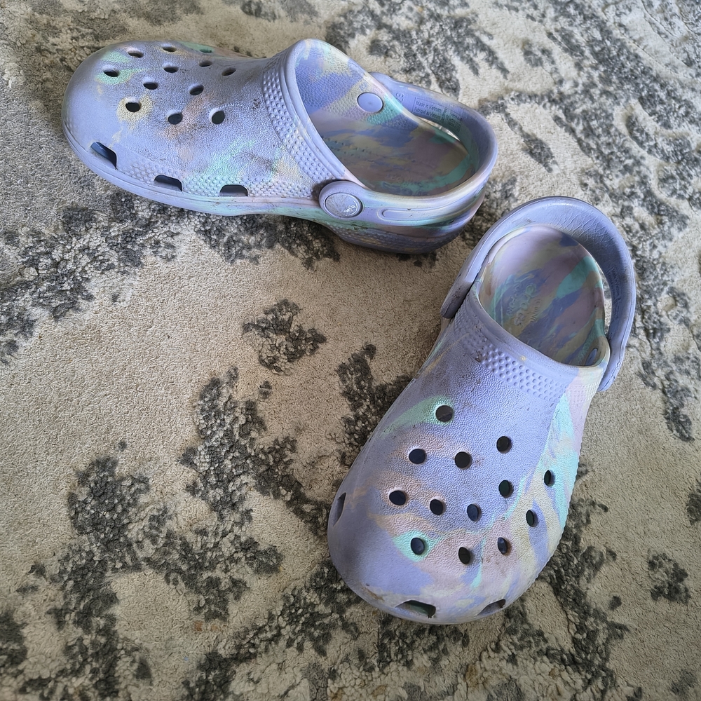 CROCS Kids Tie-Dye in Lavender and Teal